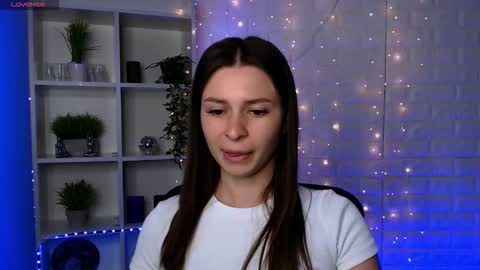 Snapshot of megan_moon1 chatting on 09/17/25, 09:33 Megan online show from 09/17/25, 09:33