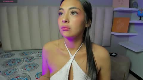 Snapshot of megan_moore__ chatting on 05/09/26, 09:47 online show from 05/09/26, 09:47