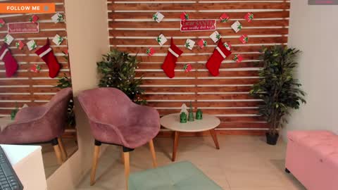 Snapshot of megan_raiin chatting on 12/24/24, 05:27 megan_raiin online show from 12/24/24, 05:27