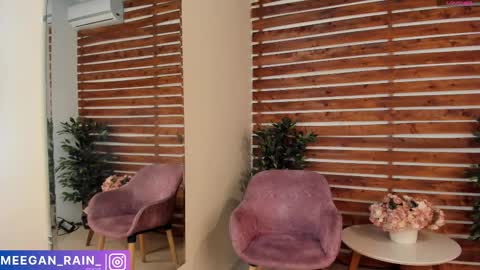 Snapshot of megan_raiin chatting on 03/11/25, 06:43 megan_raiin online show from 03/11/25, 06:43