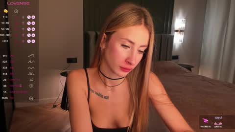 Snapshot of megan_ssstacy chatting on 12/17/24, 01:07 Stacy UTC 700   0800am-0200pm  online show from 12/17/24, 01:07