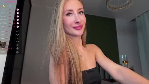 Snapshot of megan_ssstacy chatting on 01/02/25, 02:46 Stacy UTC 700   0800am-0200pm  online show from 01/02/25, 02:46