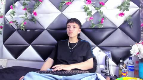 megan_thompsonn_ online show from 11/30/25, 02:26