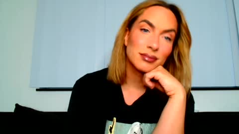 Snapshot of megancox_official chatting on 08/09/26, 07:19 Megan Cox online show from 08/09/26, 07:19