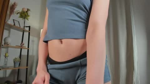 Elly online show from 05/11/26, 04:04