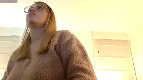Snapshot of meganlk chatting on 01/04/25, 11:27 MEGAN online show from 01/04/25, 11:27