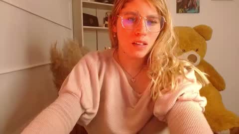 Snapshot of meganlk chatting on 01/14/25, 11:48 MEGAN online show from 01/14/25, 11:48