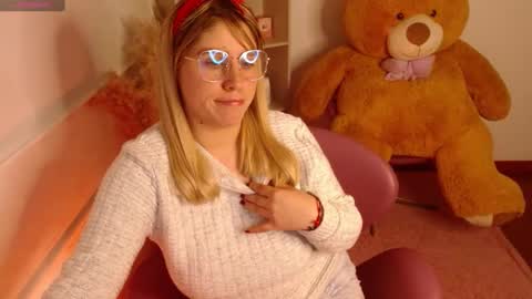 Snapshot of meganlk chatting on 01/22/25, 12:59 MEGAN online show from 01/22/25, 12:59