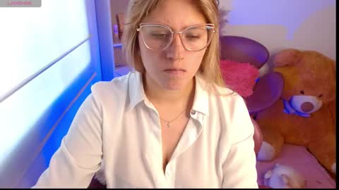 Snapshot of meganlk chatting on 02/10/25, 05:30 MEGAN online show from 02/10/25, 05:30