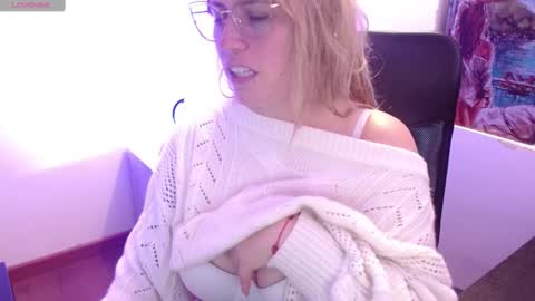 Snapshot of meganlk chatting on 02/18/25, 06:47 MEGAN online show from 02/18/25, 06:47