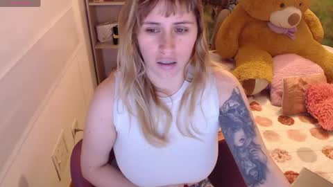Snapshot of meganlk chatting on 04/21/26, 10:10 MEGAN online show from 04/21/26, 10:10