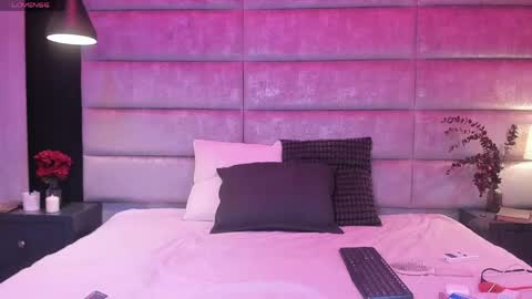 Snapshot of meganmonroee_ chatting on 04/03/26, 09:13 meganmonroee_ online show from 04/03/26, 09:13