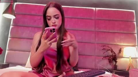 Snapshot of meganmonroee_ chatting on 04/06/26, 06:36 meganmonroee_ online show from 04/06/26, 06:36