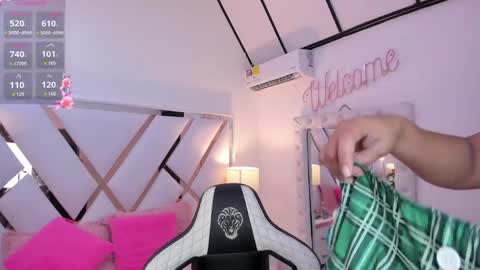 Snapshot of megann__up chatting on 04/07/26, 08:53 Megan online show from 04/07/26, 08:53