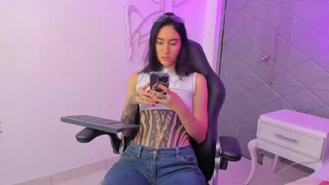 Snapshot of meganpresleyy chatting on 05/18/26, 06:08 Megan Presley online show from 05/18/26, 06:08