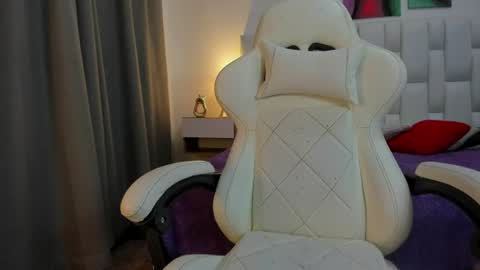 Snapshot of meganqueen2 chatting on 07/15/26, 12:54 Megan Queen online show from 07/15/26, 12:54