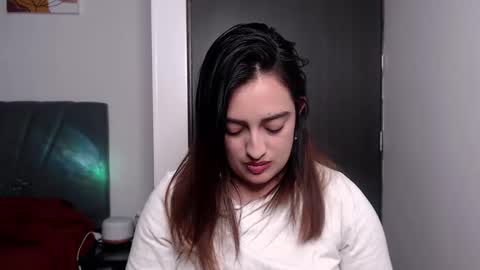 Snapshot of megansnow_ chatting on 11/27/25, 04:03 MEGAN online show from 11/27/25, 04:03