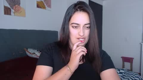 Snapshot of megansnow_ chatting on 12/05/25, 04:32 MEGAN online show from 12/05/25, 04:32