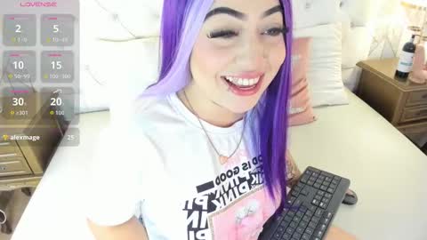 Snapshot of meganstar__ chatting on 09/21/25, 11:45 Megan online show from 09/21/25, 11:45