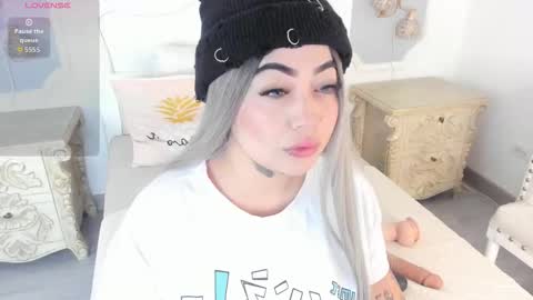 Snapshot of meganstar__ chatting on 10/14/25, 11:22 Megan online show from 10/14/25, 11:22