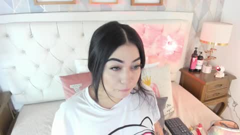 Snapshot of meganstar__ chatting on 10/15/25, 11:54 Megan online show from 10/15/25, 11:54