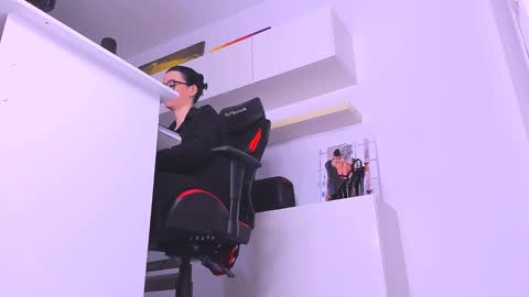 Snapshot of meganstones chatting on 12/21/24, 09:15 Megan online show from 12/21/24, 09:15