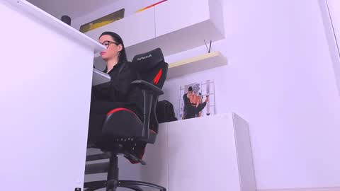 Snapshot of meganstones chatting on 02/12/25, 10:37 Megan online show from 02/12/25, 10:37