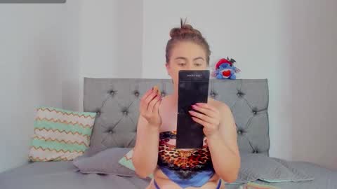 megansammy online show from 12/22/25, 07:33