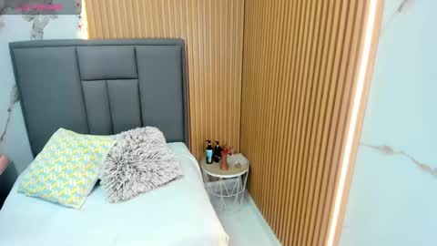 M E G A N  online show from 11/22/25, 03:16