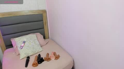 Snapshot of meganzarick chatting on 03/31/26, 03:30 M E G A N online show from 03/31/26, 03:30