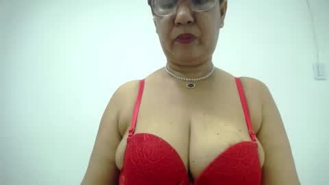 Snapshot of megatitsxxx chatting on 12/21/24, 11:33 milfpleasure online show from 12/21/24, 11:33