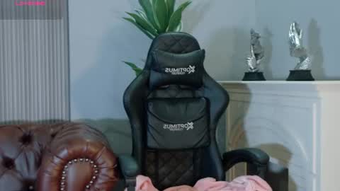 MEGGAN LUXX online show from 07/15/26, 11:15
