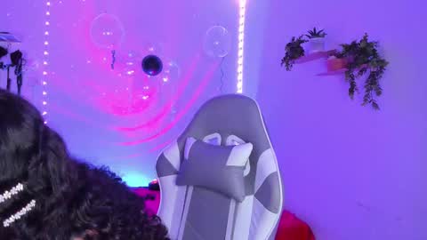 Snapshot of meggan_millerr chatting on 10/30/25, 02:02 online show from 10/30/25, 02:02