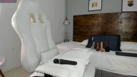 Meghan  online show from 01/28/25, 12:54