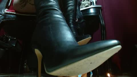 Snapshot of megoddessara chatting on 03/28/26, 05:23 Goddess Sara online show from 03/28/26, 05:23