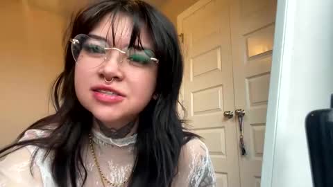 Snapshot of meileemeii chatting on 02/14/25, 07:33 Goddess Meilee online show from 02/14/25, 07:33