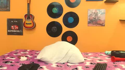 Snapshot of meisevil77 chatting on 09/13/25, 03:17 MEIS online show from 09/13/25, 03:17