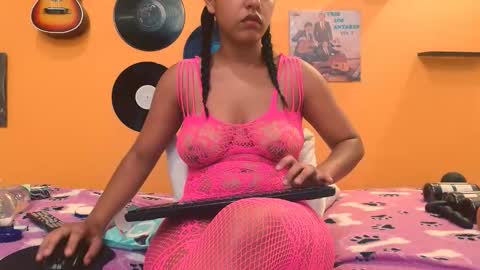 Snapshot of meisevil77 chatting on 11/02/25, 02:03 MEIS online show from 11/02/25, 02:03