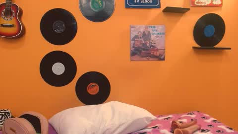 Snapshot of meisevil77 chatting on 12/02/25, 02:17 MEIS online show from 12/02/25, 02:17