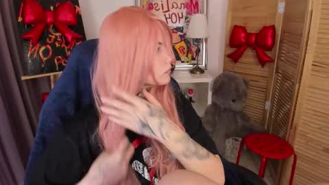 Snapshot of mekurisu chatting on 03/07/26, 08:11 mekurisu online show from 03/07/26, 08:11