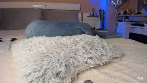 Snapshot of mela911carrera chatting on 10/16/25, 05:14  Start every day 2000 - 700 online show from 10/16/25, 05:14