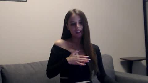 Snapshot of meladams chatting on 10/28/25, 09:06 meladams online show from 10/28/25, 09:06