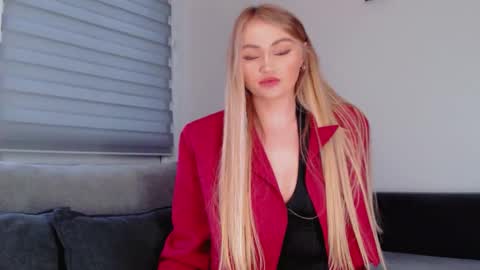 Snapshot of melani_a chatting on 12/03/25, 12:14 Melania online show from 12/03/25, 12:14