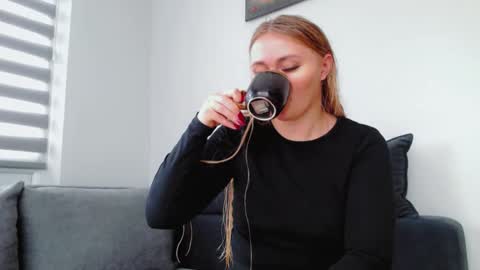 Snapshot of melani_a chatting on 01/06/26, 12:09 Melania online show from 01/06/26, 12:09