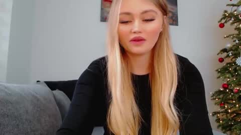 Snapshot of melani_a chatting on 01/07/26, 11:23 Melania online show from 01/07/26, 11:23