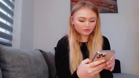 Snapshot of melani_a chatting on 01/08/26, 01:24 Melania online show from 01/08/26, 01:24