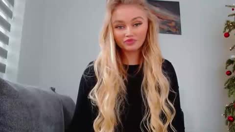 Snapshot of melani_a chatting on 01/13/26, 11:26 Melania online show from 01/13/26, 11:26