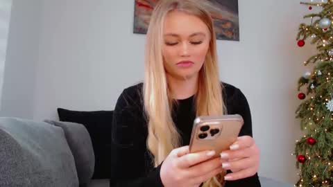 Snapshot of melani_a chatting on 01/14/26, 12:44 Melania online show from 01/14/26, 12:44