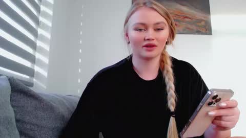 Snapshot of melani_a chatting on 01/19/26, 12:31 Melania online show from 01/19/26, 12:31