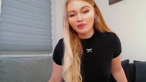 Snapshot of melani_a chatting on 02/02/26, 11:31 Melania online show from 02/02/26, 11:31